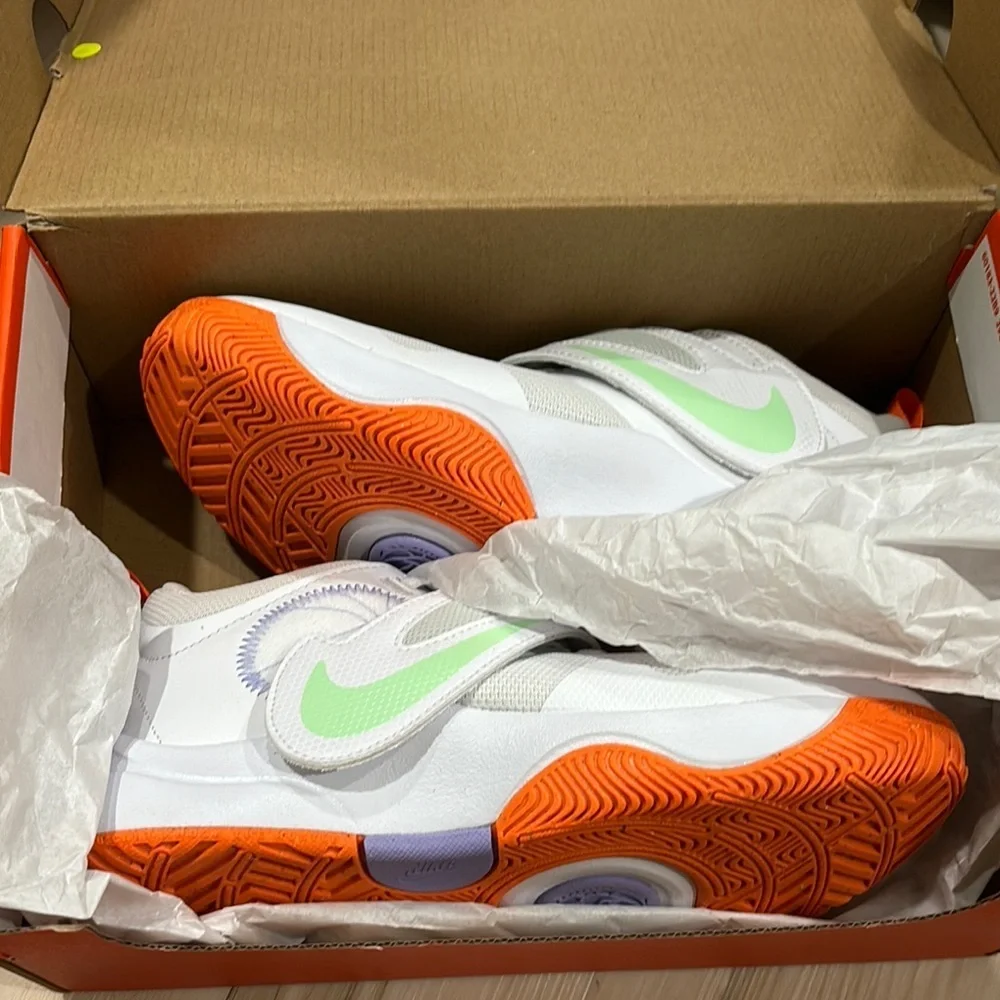 Nike Team Hustle D 11 Basketball Sneaker - Kids'